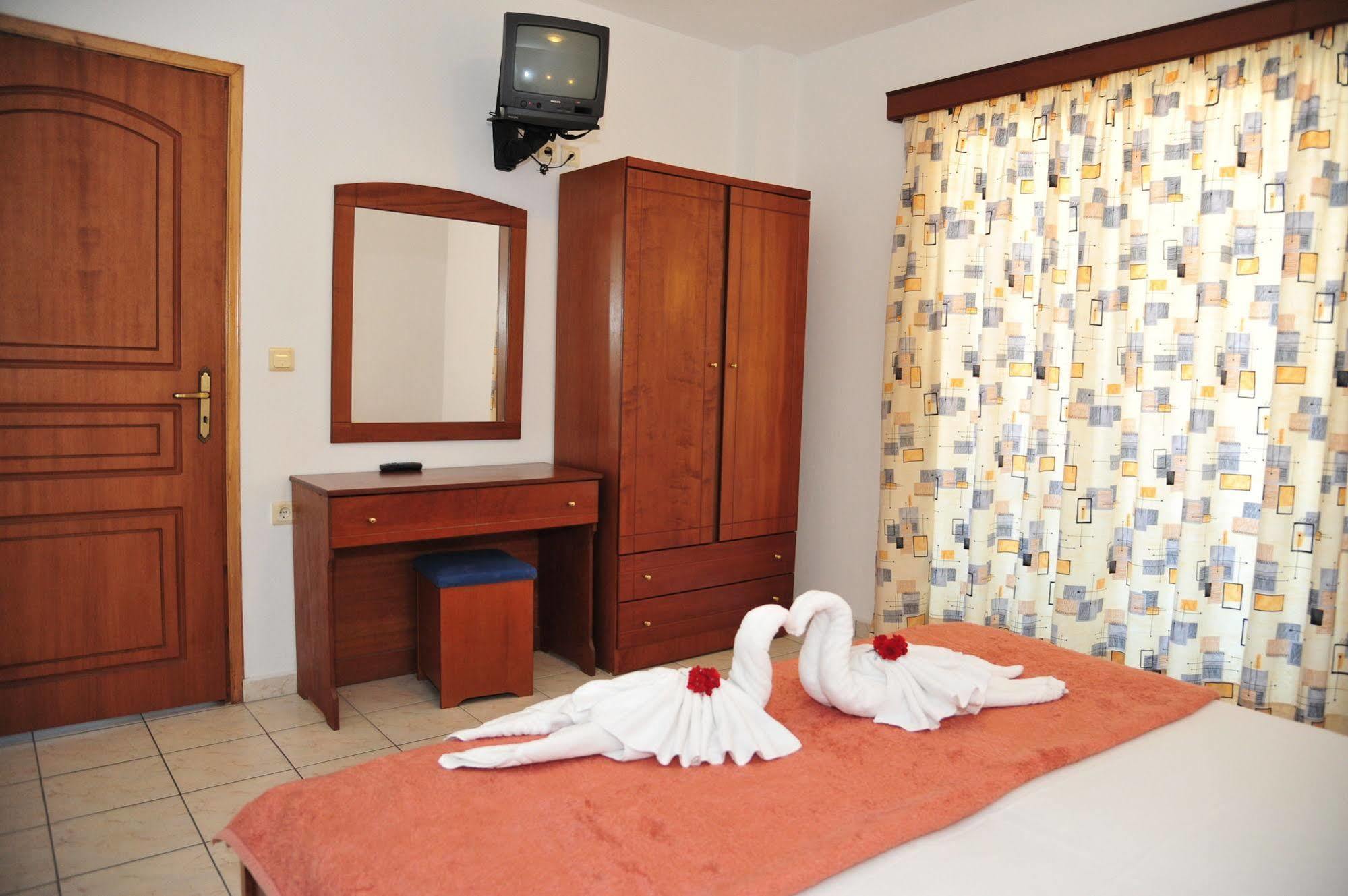 Dias Hotel Apartments Agia Marina 外观 照片