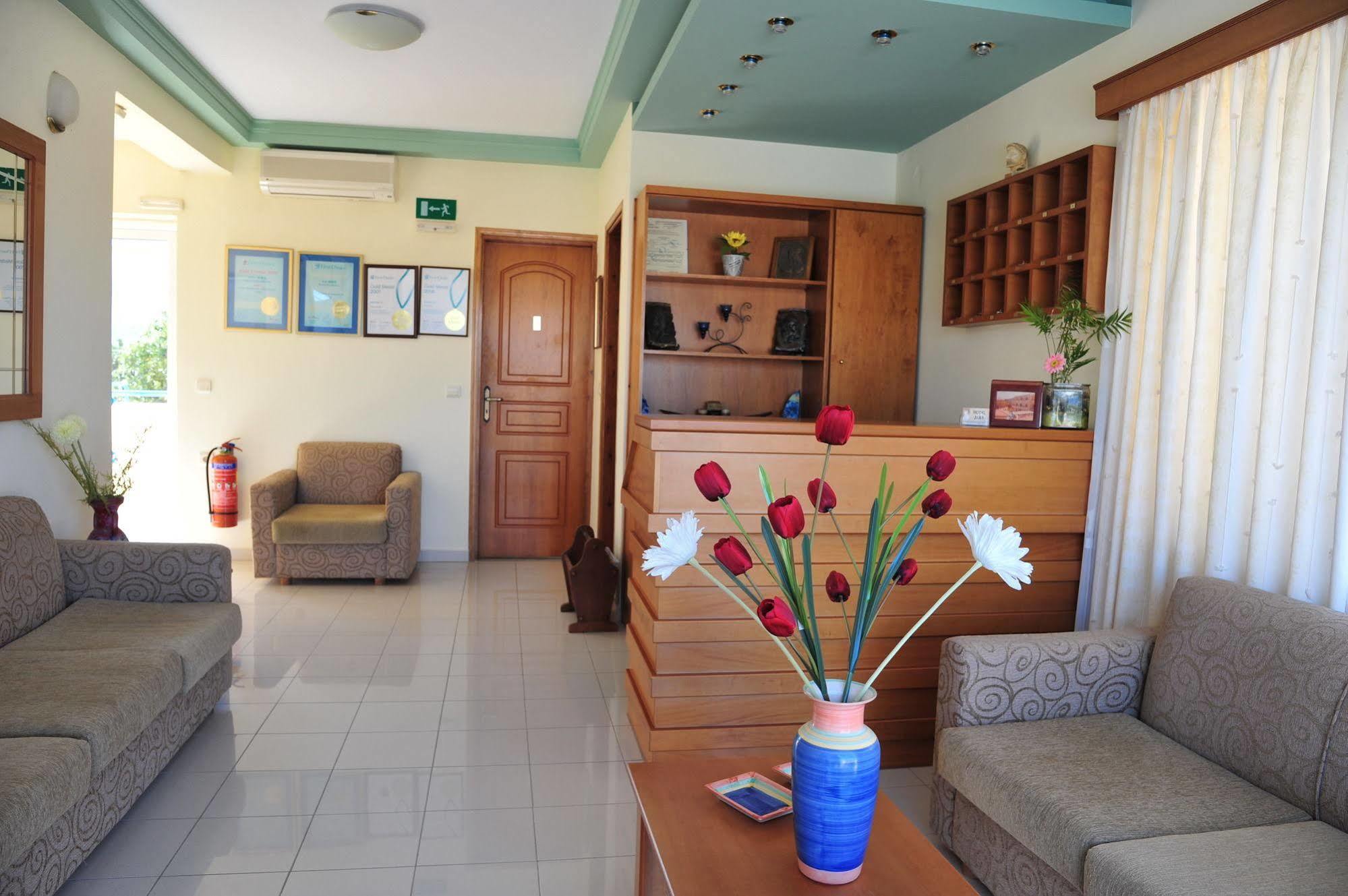 Dias Hotel Apartments Agia Marina 外观 照片